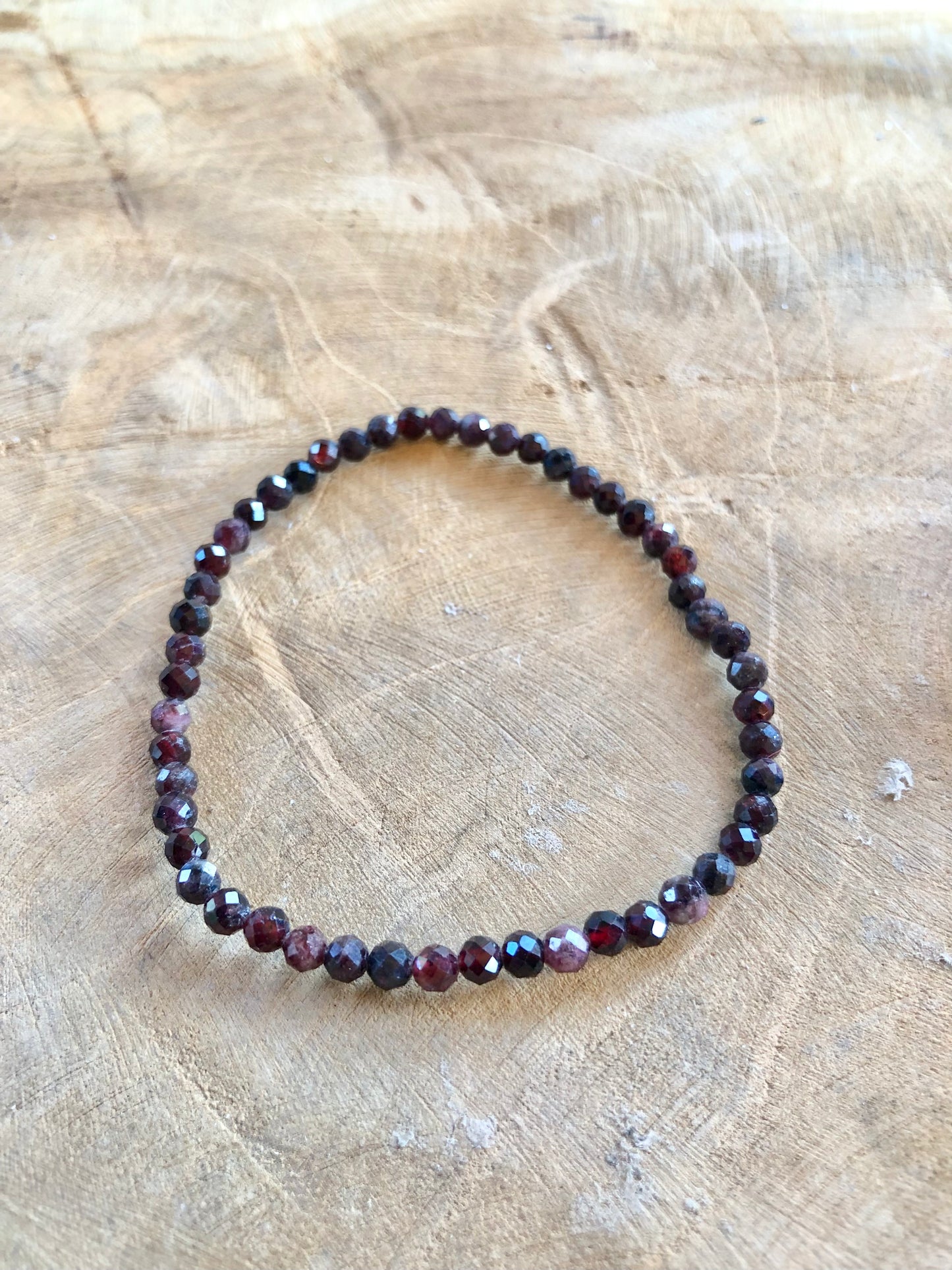 BRACELET - Perles facettées de grenat almandin