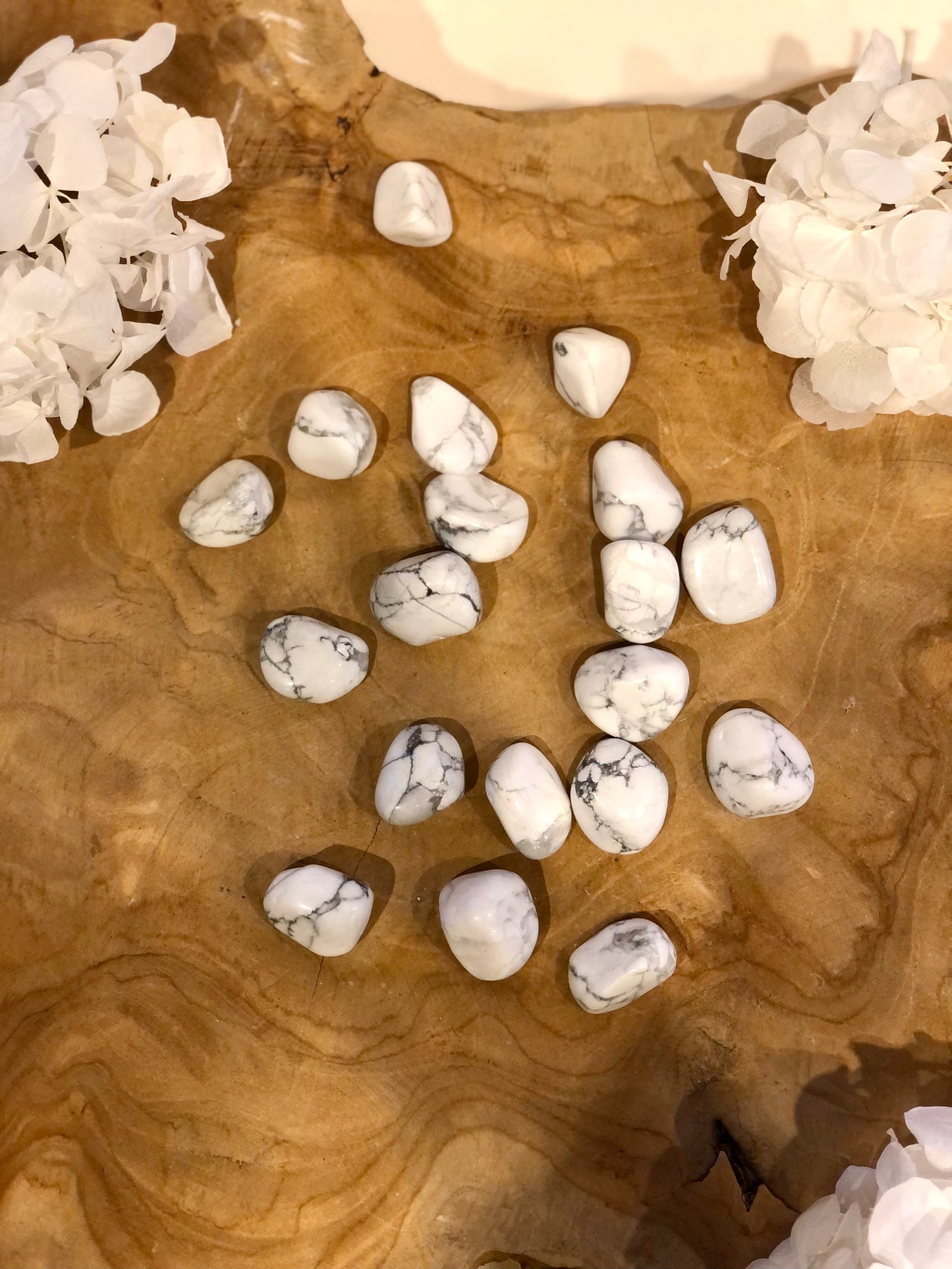 HOWLITE - Pierre roulée - Calme émotionnel