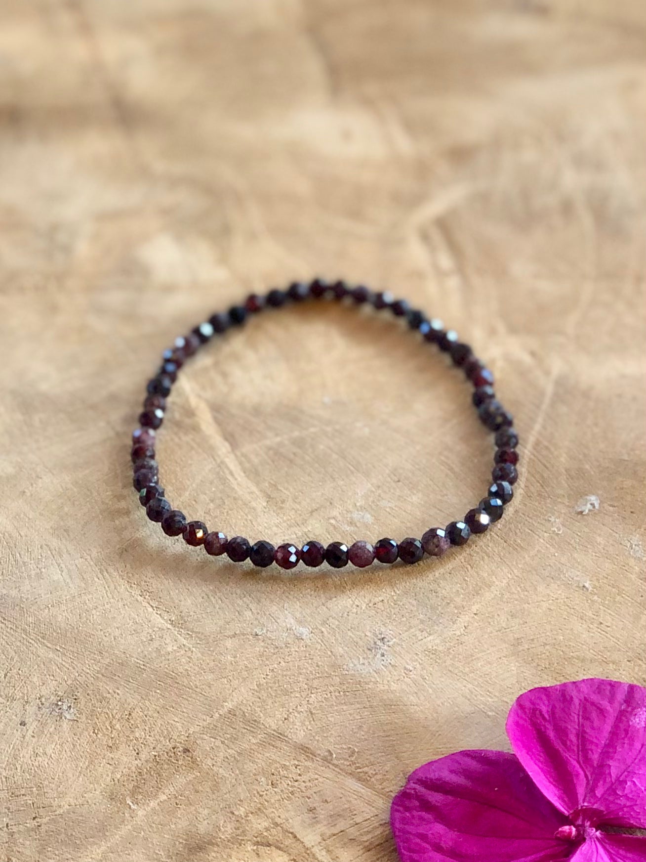 BRACELET - Perles facettées de grenat almandin