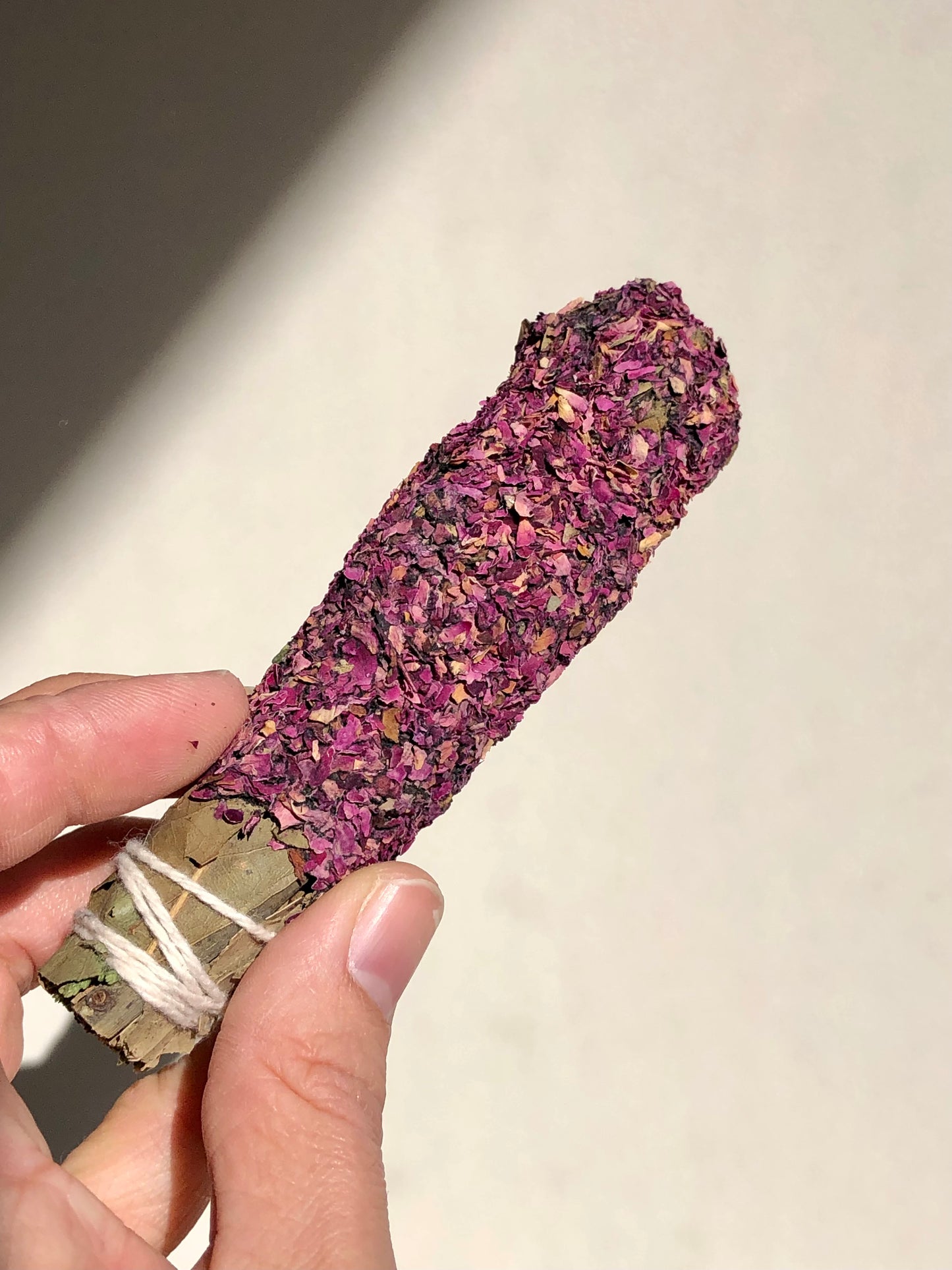 BÂTON DE FUMIGATION - Plantes aromatiques et rose - Purification, Protection & Amour