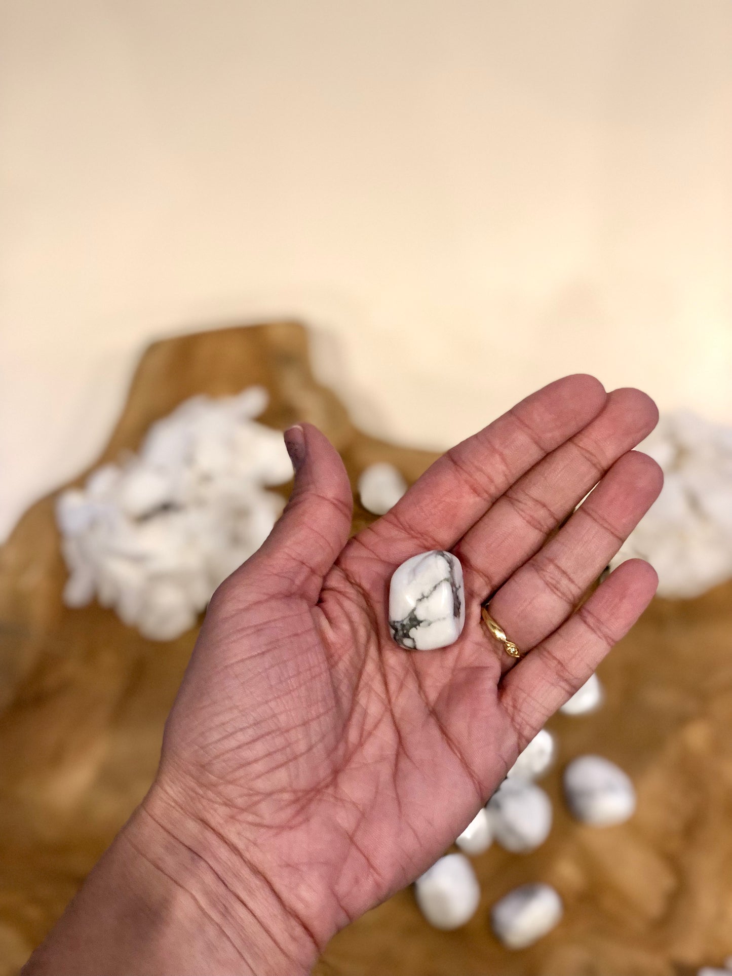 HOWLITE - Pierre roulée - Calme émotionnel