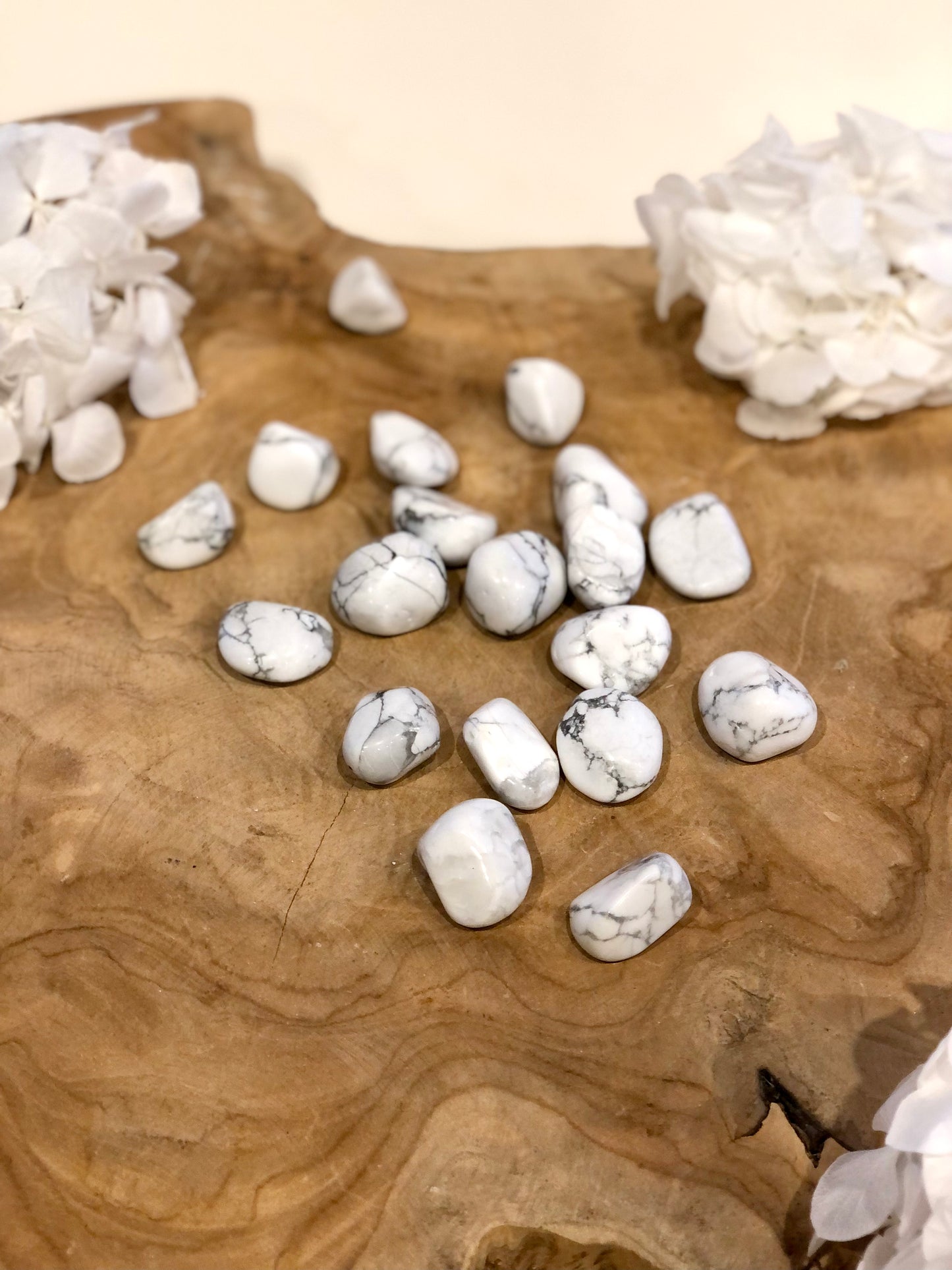 HOWLITE - Pierre roulée - Calme émotionnel