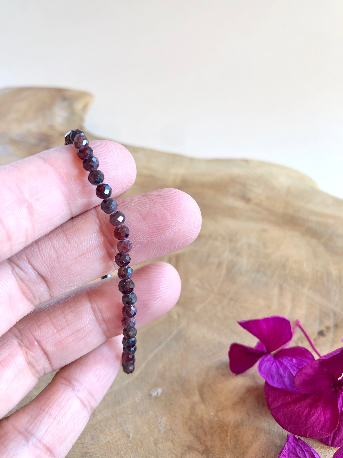 BRACELET - Perles facettées de grenat almandin