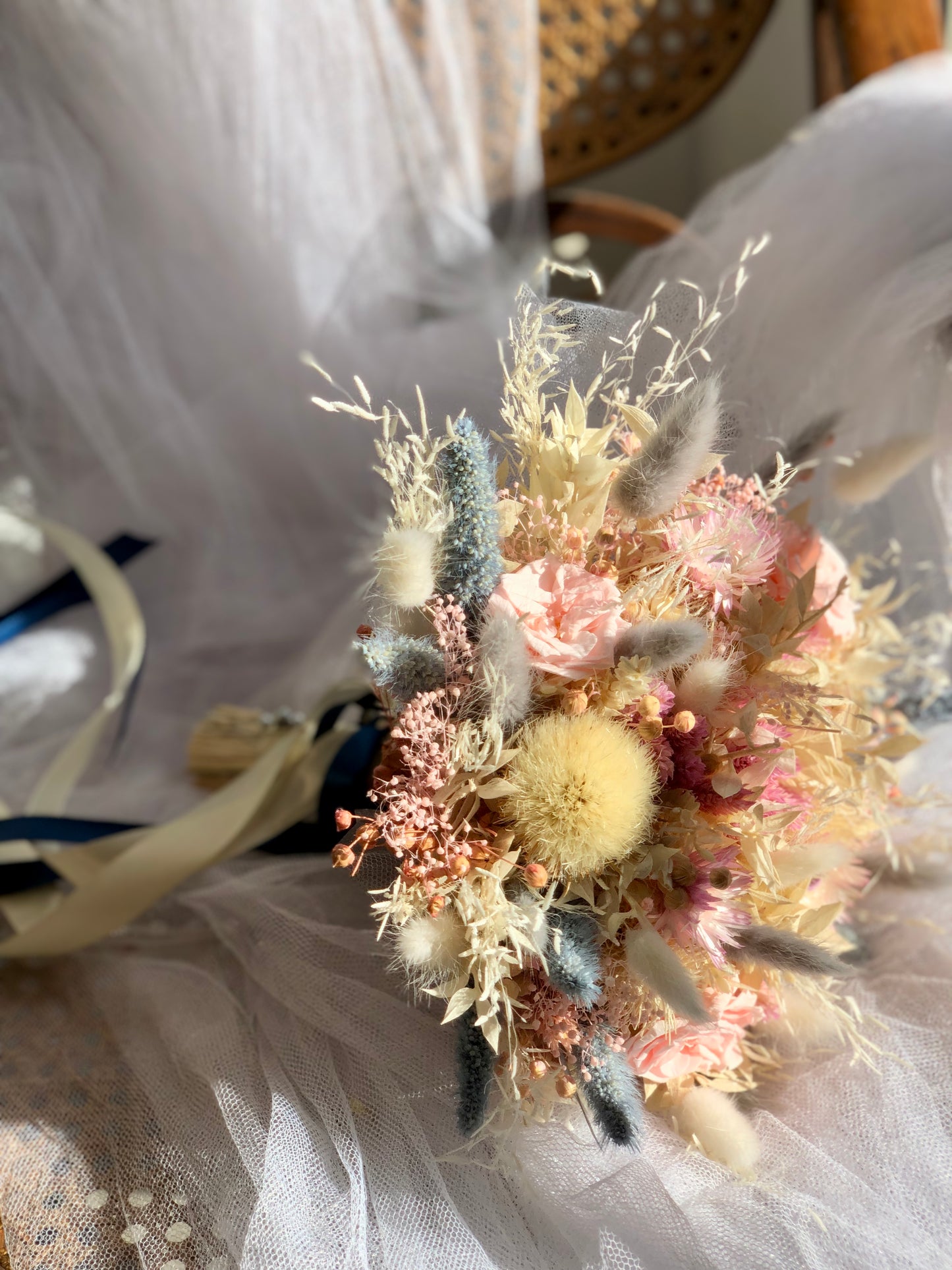 BOUQUET OCÉAN - Bouquet de mariée en fleurs intemporelles avec boutonnière offerte